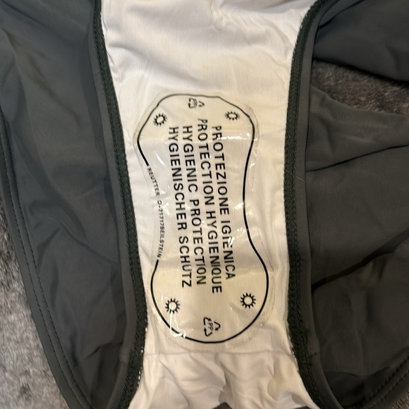 Bathing suit - Picture 3 of 3